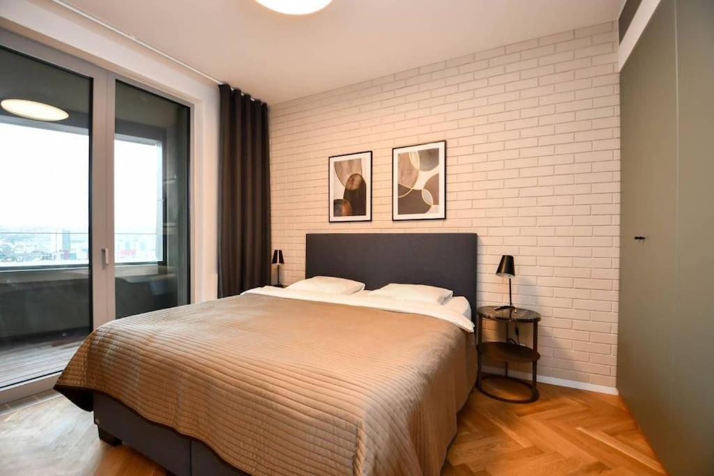Skypark Luxury With Skyline View & Free Parking * Pressburg